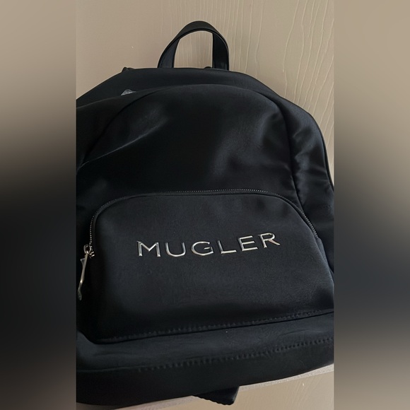 New,unused and Authentic
Limited edition Mugler Sleek Black Backpack - Picture 5 of 5